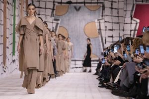 9-300x200 Glamour și eleganță la prezentarea Dior Haute Couture Spring-Summer 2024