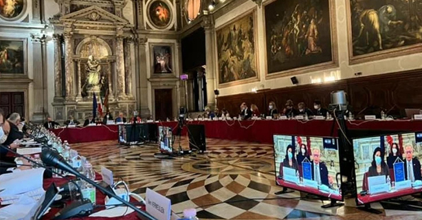 USR sesizează Comisia de la Veneția pe tema comasării alegerilor