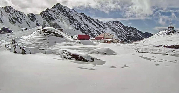 Avertisment pentru cei care merg în Munții Făgăraș: plăci de vânt și risc de avalanșe