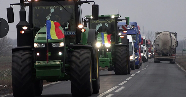 Transportatorii și fermierii continuă protestele în ciuda promisiunilor guvernamentale