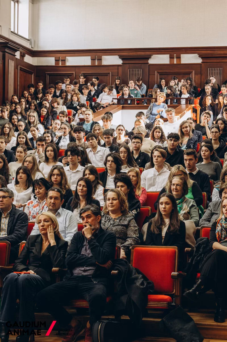 Un-Stradivarius-in-scoli_Gaudium-Animae@Oana-Gociman_5-jpg Răzvan Stoica aduce vioara Stradivarius în colegiile din București