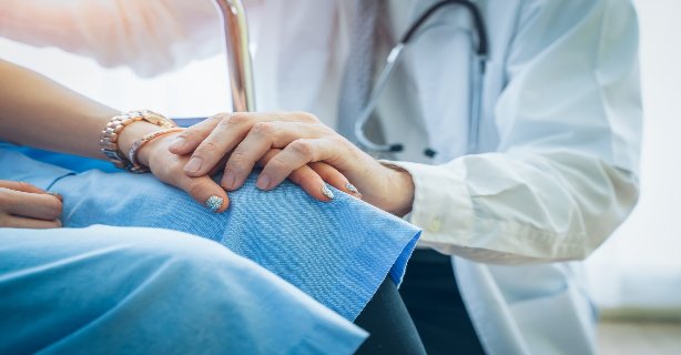 Pacienții cu cancer vor fi tratati și fară asigurare medicală