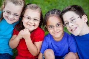 kids-group-glasses-e1569263774653-300x200 kids-group-glasses-e1569263774653