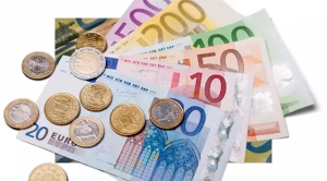 BNR a intervenit cu 2 miliarde de euro pentru a stabiliza cursul leului după victoria lui George Simion în turul I al alegerilor prezidențiale
