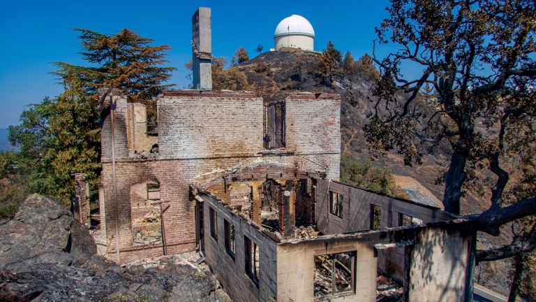 Un laborator NASA a scăpat de distrugerea provocată de incendiile din Los Angeles