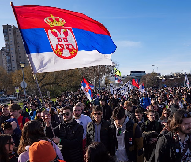 Proteste masive în Serbia