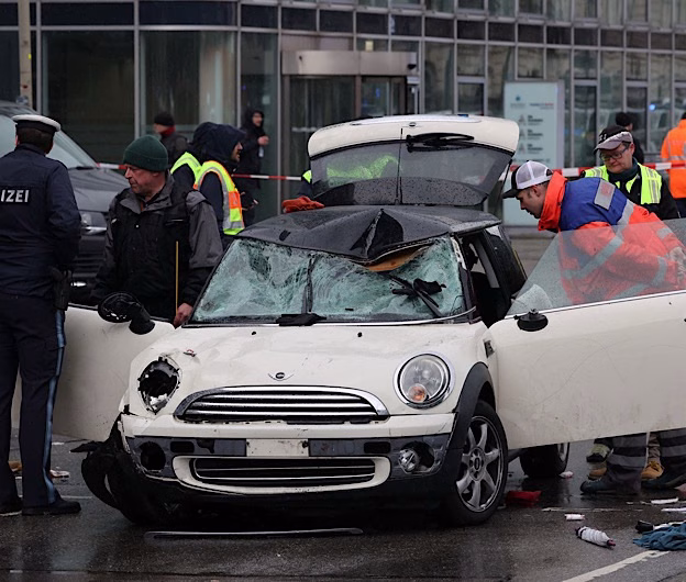 Atac în München: O mamă și fiica ei de doi ani au murit după ce un autoturism a lovit un grup de persoane