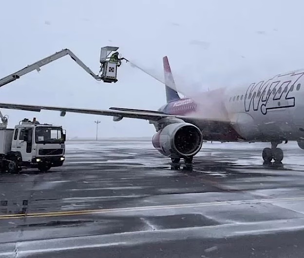 Trafic aerian și rutier în condiții de iarnă: fără blocaje, dar cu posibile întârzieri