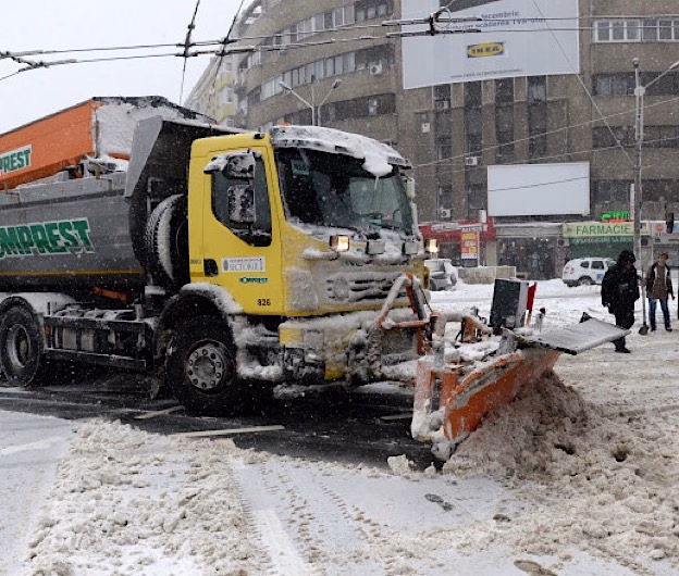 Operațiune amplă de deszăpezire în București și Ilfov: autoritățile acționează pe toate fronturile