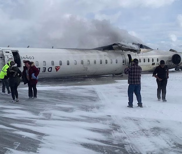 Accident aviatic la Toronto: un avion Delta Airlines s-a răsturnat la aterizare