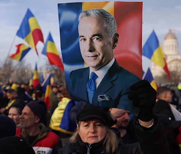 Violențe și amenzi la protestele organizate de  Călin Georgescu în București