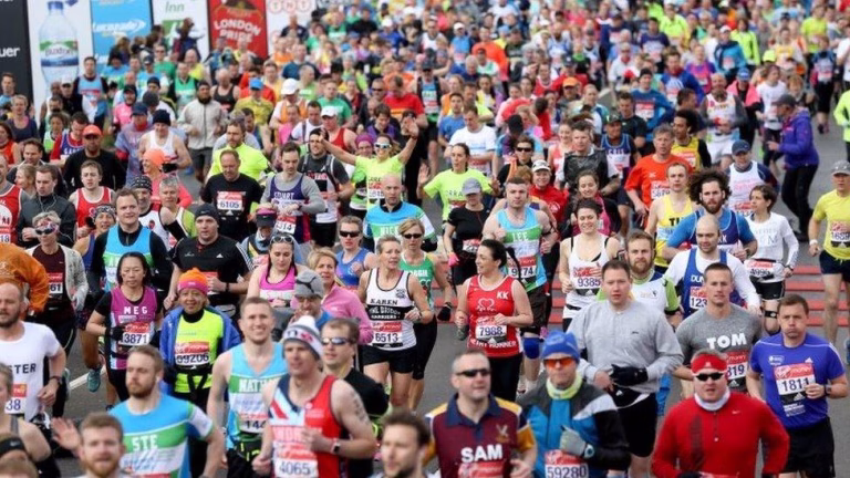 În timpul maratonului creierul consumă mielină
