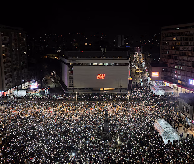 Proteste masive în Serbia: Revolta studenților pune presiune pe guvernul lui Vucic