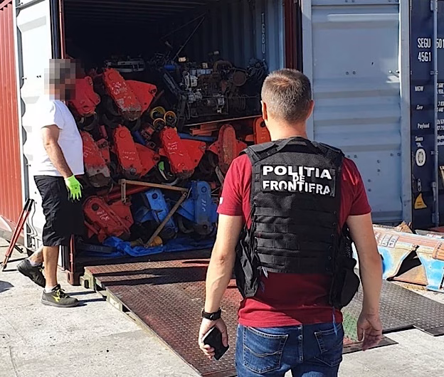 Captură de peste 3,8 milioane de lei: Mii de perechi de încălțăminte contrafăcută, descoperite în Portul Constanța