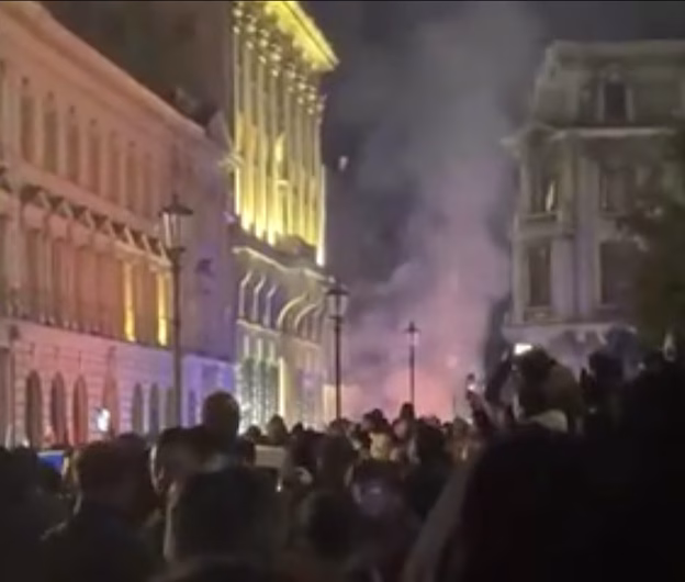 Violențe în București după invalidarea candidaturii lui Călin Georgescu. Jandarmii au folosit gaze lacrimogene