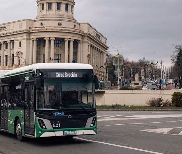 Șofer de autobuz atacat violent de un călător agresiv în Iași