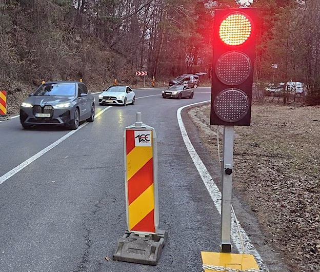 O porțiune a zidului de sprijin pe drumul spre Poiana Brașov s-a surpat – Trafic restricționat pe o singură bandă