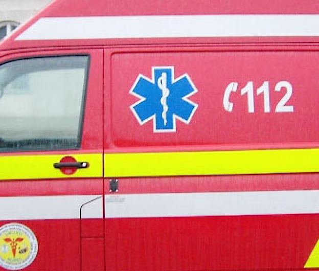 Incendiu într-un apartament din Sibiu: Doi răniți, un adolescent și o femeie în vârstă de 70 de ani, transportați la spital