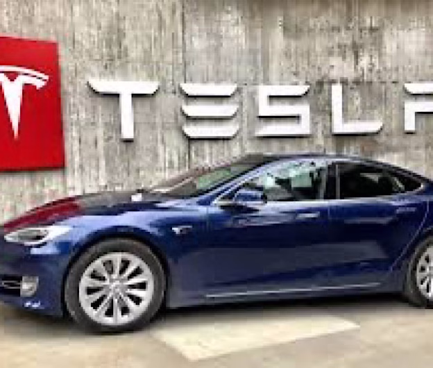 Toronto elimină stimulentele pentru achiziția de taxiuri Tesla, din cauza tensiunilor comerciale cu SUA
