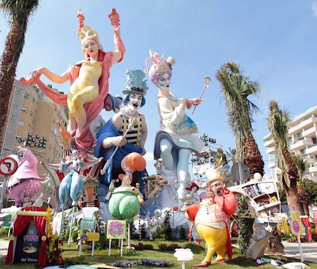 Fallas – Tradiția Valenciană care Celebrează Primăvara prin Foc și Artă