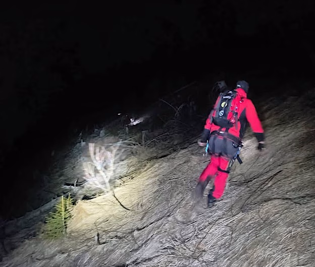Doi turiști din Satu Mare, blocați în Munții Maramureșului, salvați în condiții dificile de Salvamont