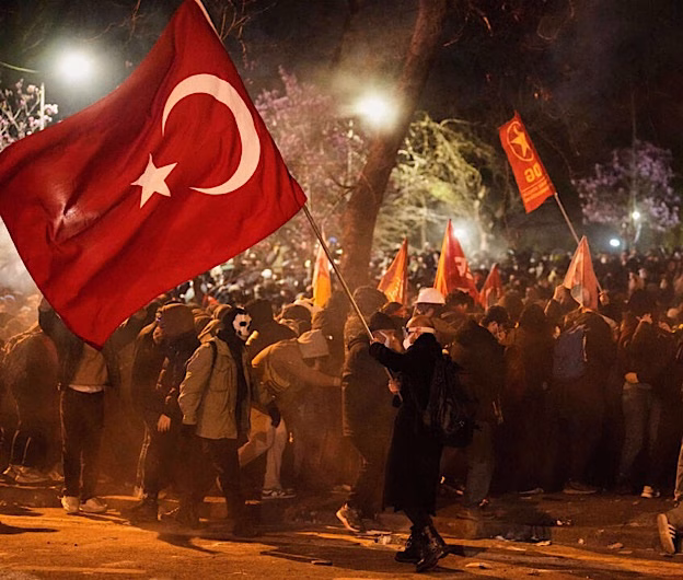 Val de proteste în Turcia după arestarea primarului din Istanbul