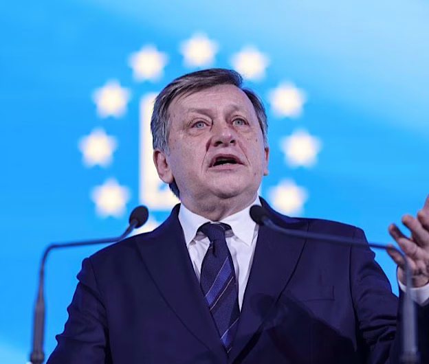 Crin Antonescu: “E posibil ca Adrian Năstase să fi fost un președinte mai bun decât Traian Băsescu”