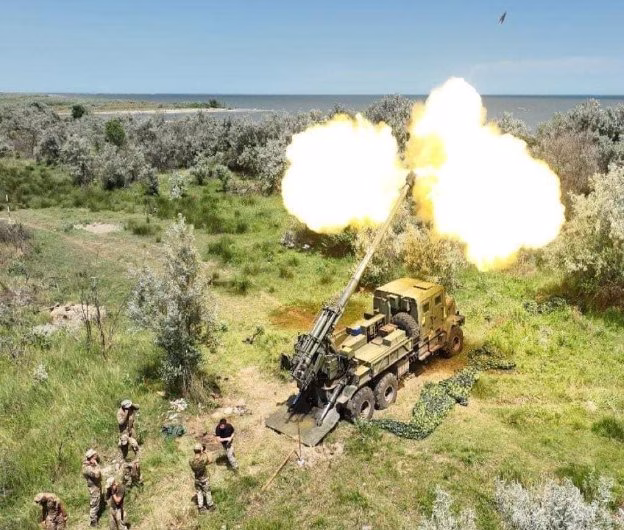 Ucraina produce o armă nouă și puternică – tunul autopropulsat Bohdana