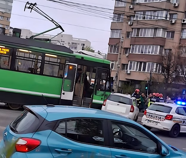 Accident rutier în zona Șoseaua Virtuții blochează circulația tramvaielor liniei 41 în București