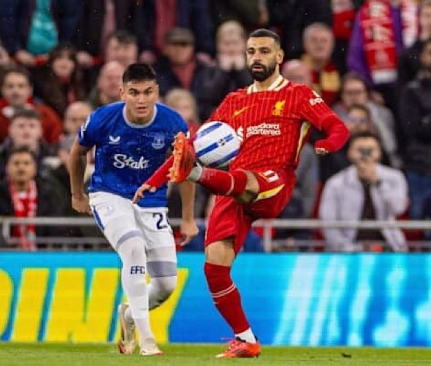 Liverpool câștigă derby-ul cu Everton și rămâne lider în Premier League