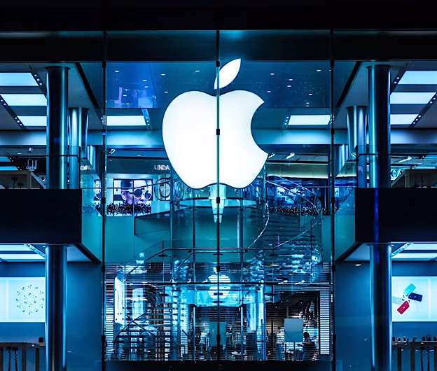Apple, prinsă în plasa tarifelor impuse de Trump: India și Vietnam, noile centre de producție, afectate direct