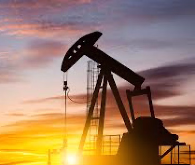 Prețul petrolului se prăbușește cu aproape 8% pe fondul războiului comercial dintre SUA și China