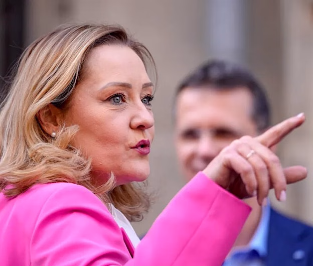 Elena Lasconi, reacție la duelul Băsescu–Ciolacu: „România are nevoie de soluții, nu de scandalagii”