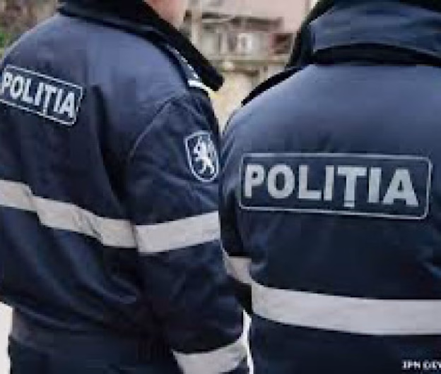 Incident șocant la Huedin: Un bărbat din Timișoara s-a dezbrăcat complet în fața polițiștilor și a fost reținut