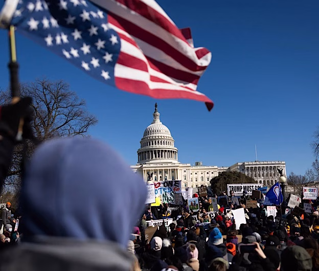 Peste 500.000 de oameni aşteptaţi la proteste masive în SUA împotriva „agendei miliardarilor” promovate de Donald Trump