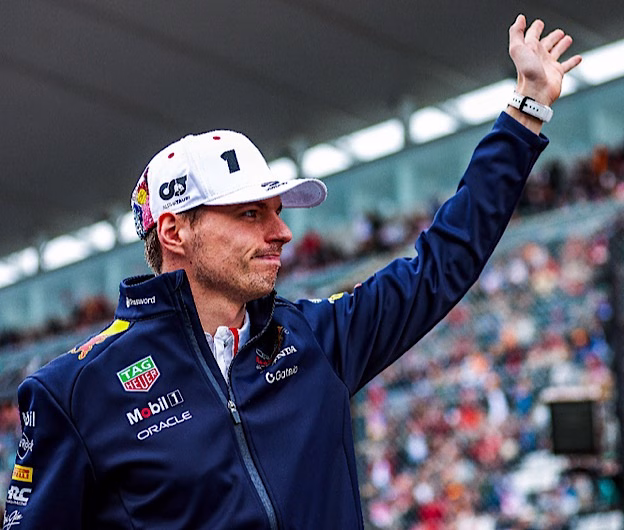 Max Verstappen câștigă Marele Premiu al Japoniei, după o cursă strânsă cu piloții McLaren