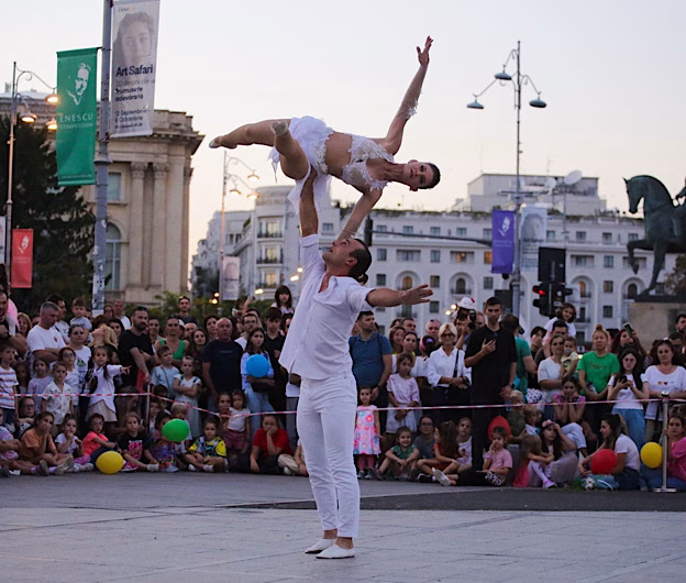 „Străzi deschise” revine în București cu spectacole, concerte, sport și tururi culturale