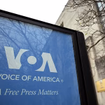 Justiția americană ordonă restabilirea Voice of America și a altor media publice externe