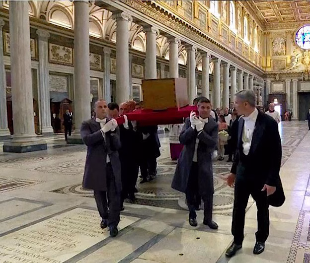 Sicriul Papei Francisc a ajuns la Bazilica Santa Maria Maggiore: Lumea catolică își ia rămas bun de la un papă al păcii
