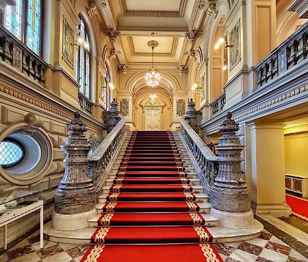 Toți candidații la președinție, față în față la Palatul Cotroceni, într-o dezbatere organizată de TVR