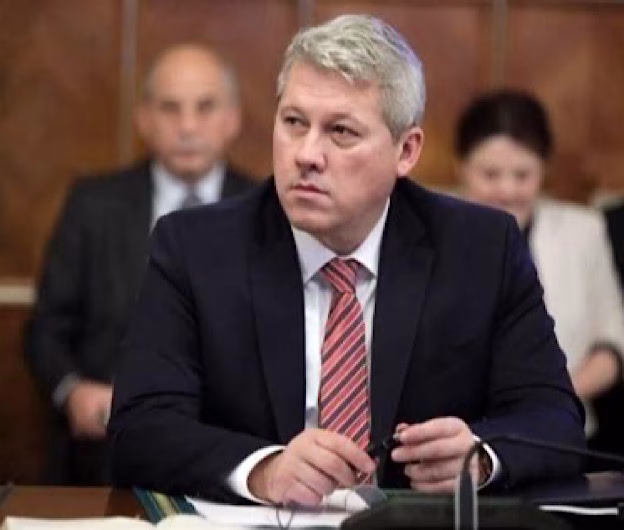 Cătălin Predoiu preia interimatul funcției de prim-ministru al României în contextul unei crize politice majore
