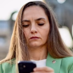 Scandal în Parlament: Lidera POT, Anamaria Gavrilă, amenință jurnaliștii și este acuzată de intimidare de către un fost coleg de partid