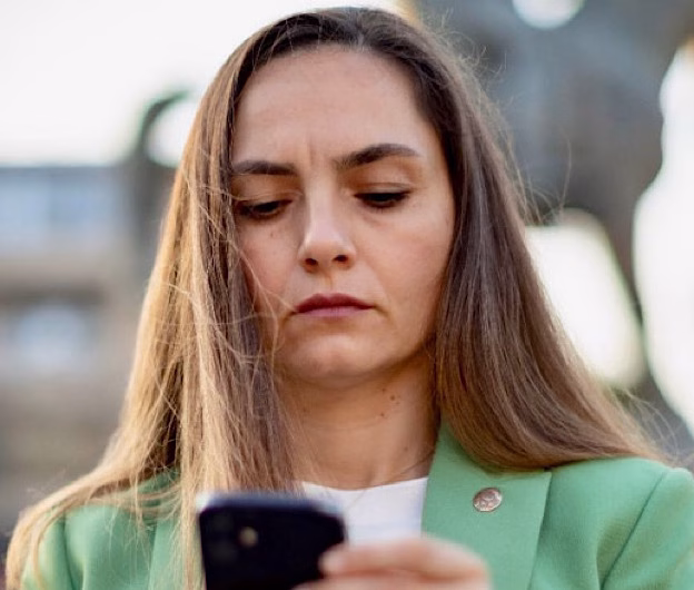 Scandal în Parlament: Lidera POT, Anamaria Gavrilă, amenință jurnaliștii și este acuzată de intimidare de către un fost coleg de partid