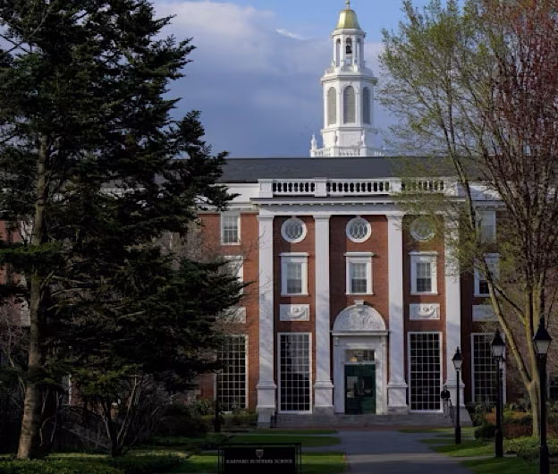 Criză la Harvard: Ambasada României intervine după ce SUA a revocat certificarea programului pentru studenți internaționali
