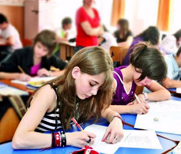 Elevii de clasa a VI-a susțin Evaluarea Națională: prima probă, marți, 27 mai