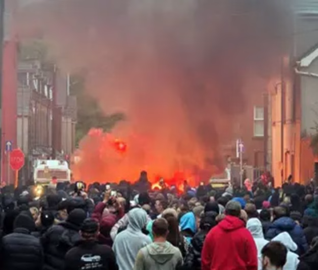 Teroare, frică și tăcere oficială: Cum au devenit romii din Ballymena ținte ale urii rasiale
