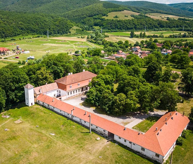Castelul Miko din Olteni renaște: în 2026 va fi inaugurat Muzeul Calului Secuiesc, într-o reconstituire istorică unică în Transilvania