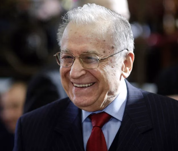 Ion Iliescu, internat în stare stabilă la terapie intensivă: Fostul președinte primește oxigen și kinetoterapie
