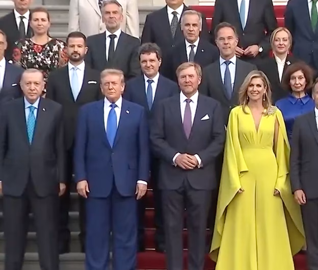Nicuşor Dan, în prim-plan la fotografia de grup a summitului NATO de la Haga
