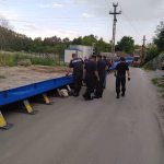 Praid sub cod roșu de solidaritate: sute de voluntari luptă pentru a preveni o catastrofă